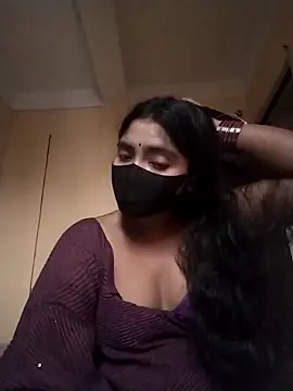 Snapshot of Lina-Rose chatting on 10-11-25, 01:28 Lina-Rose online show from 10-11-25, 01:28