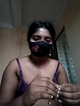 Snapshot of Lina-Rose chatting on 09-25-25, 12:38 Lina-Rose online show from 09-25-25, 12:38