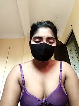 Snapshot of Lina-Rose chatting on 10-15-25, 02:21 Lina-Rose online show from 10-15-25, 02:21