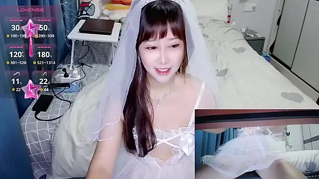 Snapshot of Angelababy001 chatting on 12-04-24, 12:30 Angelababy001 online show from 12-04-24, 12:30