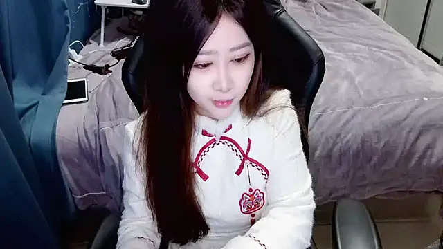 Snapshot of Angelababy001 chatting on 01-05-25, 02:52 Angelababy001 online show from 01-05-25, 02:52