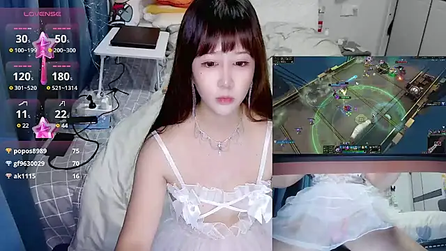 Snapshot of Angelababy001 chatting on 12-04-24, 03:37 Angelababy001 online show from 12-04-24, 03:37