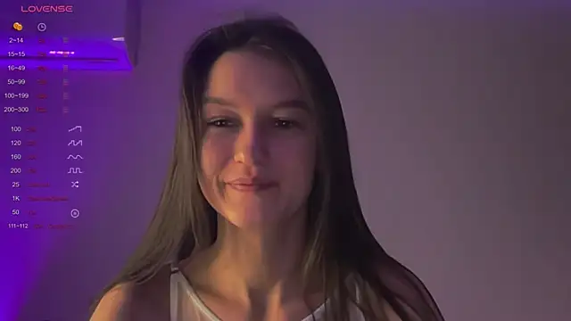 Snapshot of Alice__grace chatting on 02-11-25, 04:13 Alice  grace online show from 02-11-25, 04:13
