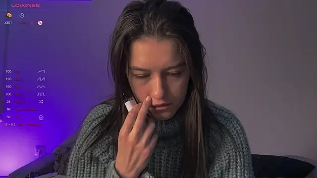 Snapshot of Alice__grace chatting on 02-19-25, 02:33 Alice  grace online show from 02-19-25, 02:33