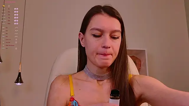 Snapshot of Alice__grace chatting on 01-31-25, 04:47 Alice  grace online show from 01-31-25, 04:47