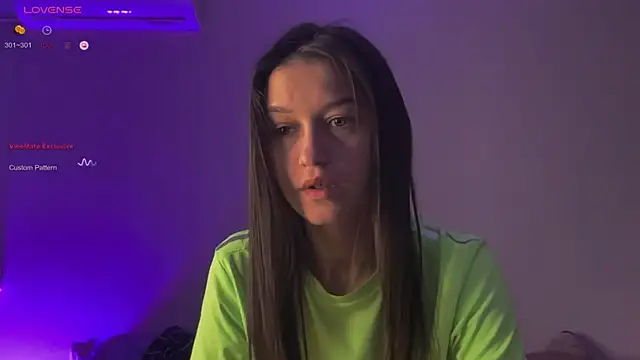 Snapshot of Alice__grace chatting on 02-11-25, 07:38 Alice  grace online show from 02-11-25, 07:38