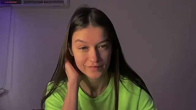 Snapshot of Alice__grace chatting on 02-21-25, 02:38 Alice  grace online show from 02-21-25, 02:38