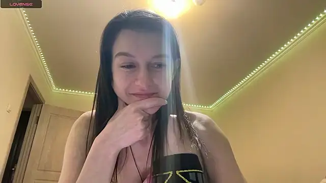 Snapshot of Alice__grace chatting on 02-13-25, 07:31 Alice  grace online show from 02-13-25, 07:31
