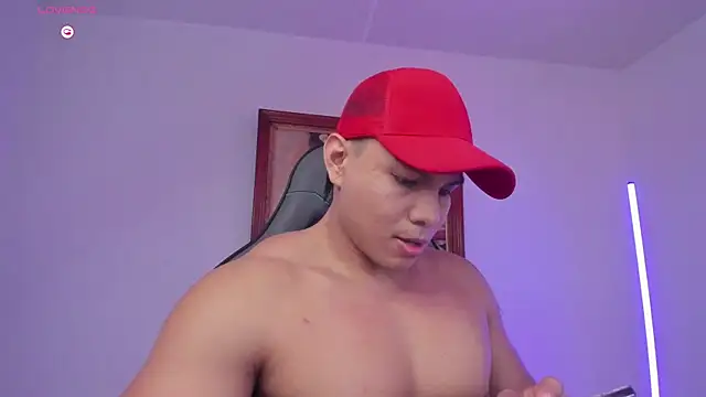Snapshot of RoyConstance chatting on 06-20-26, 06:57 RoyConstance online show from 06-20-26, 06:57
