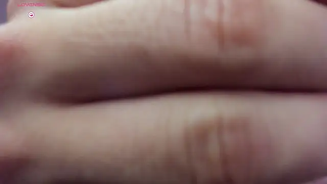Snapshot of RoyConstance chatting on 07-04-26, 04:33 RoyConstance online show from 07-04-26, 04:33