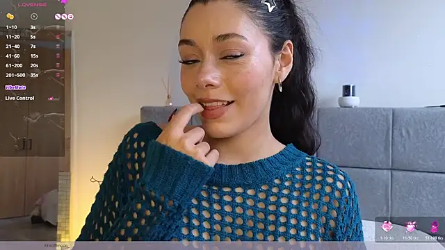 Snapshot of Soffimoon_ chatting on 05-15-26, 08:29 Soffimoon online show from 05-15-26, 08:29