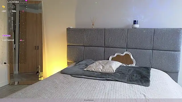 Soffimoon  online show from 03-17-26, 08:34