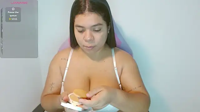 yulissa18 online show from 04-11-26, 08:12