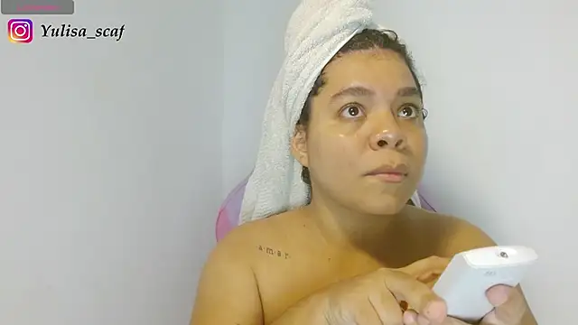 yulissa18 online show from 05-19-26, 01:43