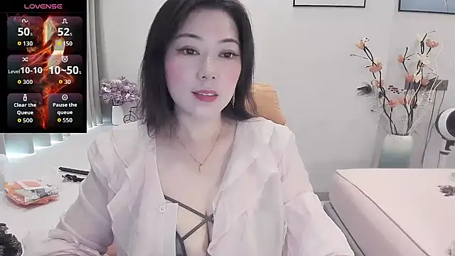Snapshot of Crystal_Wings chatting on 10-07-25, 01:17 Crystal Wings online show from 10-07-25, 01:17