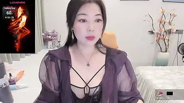 Snapshot of Crystal_Wings chatting on 09-14-25, 01:17 Crystal Wings online show from 09-14-25, 01:17