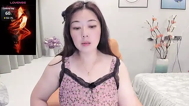 Snapshot of Crystal_Wings chatting on 09-18-25, 12:41 Crystal Wings online show from 09-18-25, 12:41
