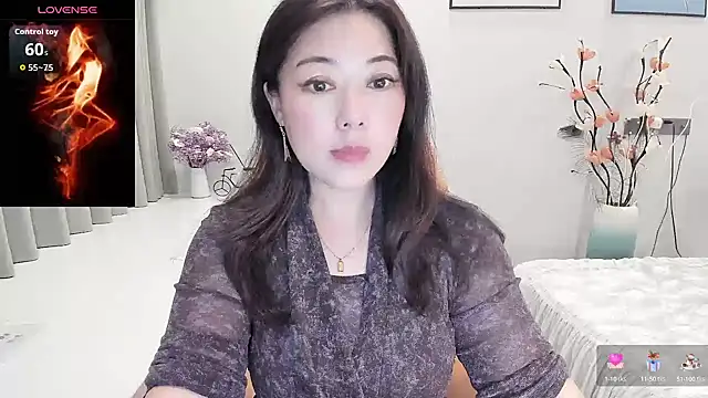 Snapshot of Crystal_Wings chatting on 09-19-25, 01:37 Crystal Wings online show from 09-19-25, 01:37