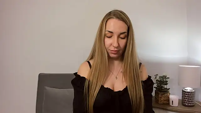 Snapshot of AriaDesire chatting on 01-31-25, 04:17 AriaDesire online show from 01-31-25, 04:17