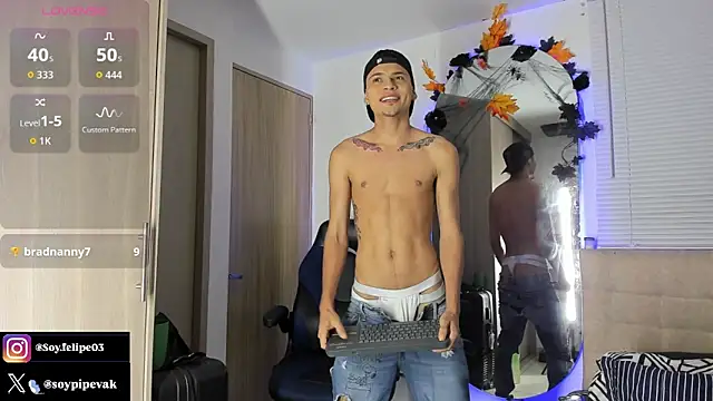 soyander03  online show from 10-24-25, 09:41