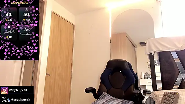 soyander03  online show from 04-22-26, 12:56