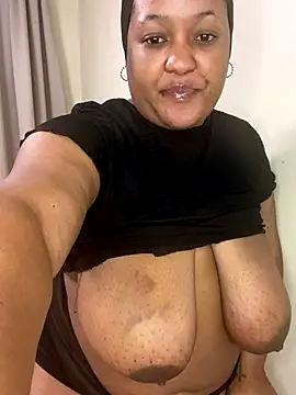 Snapshot of Missmoox24 chatting on 09-30-25, 11:33 Missmoox24 online show from 09-30-25, 11:33