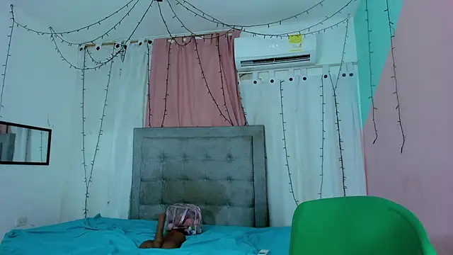 valentina 0  online show from 10-21-25, 03:50