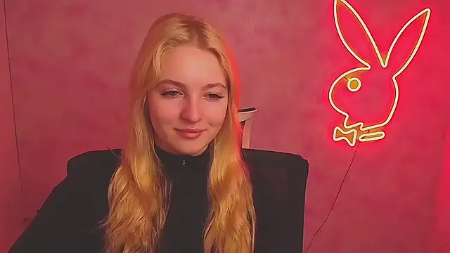 Snapshot of Milka_kiss_ chatting on 03-14-25, 07:04 Milka kiss online show from 03-14-25, 07:04