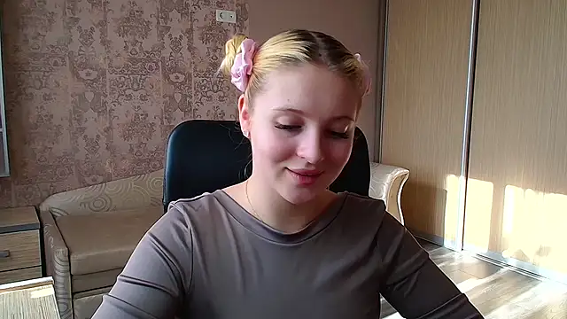 Snapshot of Milka_kiss_ chatting on 05-11-26, 02:56 Milka kiss online show from 05-11-26, 02:56