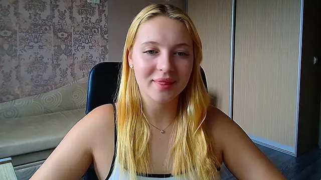 Snapshot of Milka_kiss_ chatting on 07-11-26, 12:49 Milka kiss online show from 07-11-26, 12:49