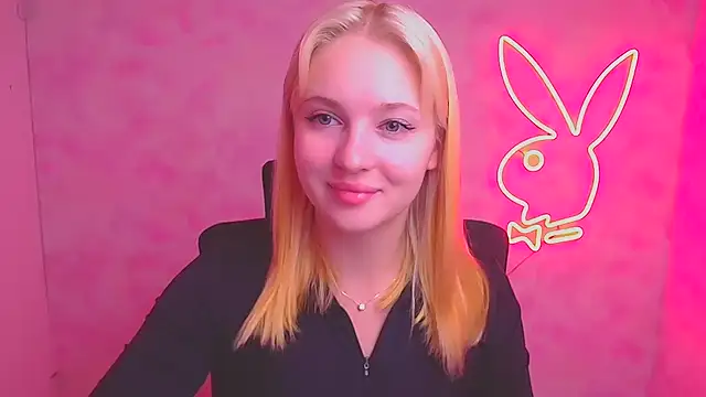 Snapshot of Milka_kiss_ chatting on 09-19-25, 05:33 Milka kiss online show from 09-19-25, 05:33