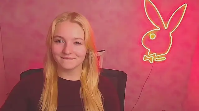 Snapshot of Milka_kiss_ chatting on 03-06-25, 09:58 Milka kiss online show from 03-06-25, 09:58
