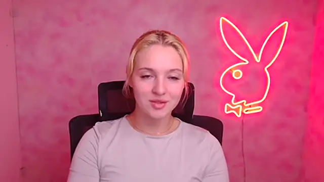 Snapshot of Milka_kiss_ chatting on 10-09-25, 12:06 Milka kiss online show from 10-09-25, 12:06