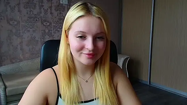 Snapshot of Milka_kiss_ chatting on 04-21-26, 01:50 Milka kiss online show from 04-21-26, 01:50