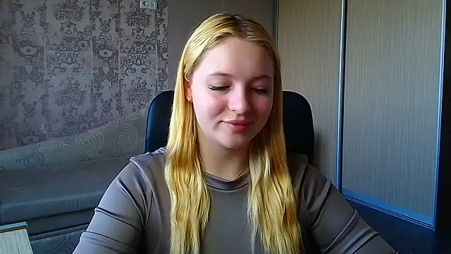 Snapshot of Milka_kiss_ chatting on 06-27-26, 07:25 Milka kiss online show from 06-27-26, 07:25