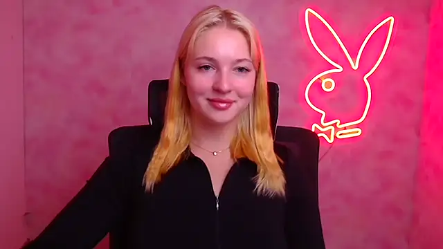 Snapshot of Milka_kiss_ chatting on 09-25-25, 11:27 Milka kiss online show from 09-25-25, 11:27