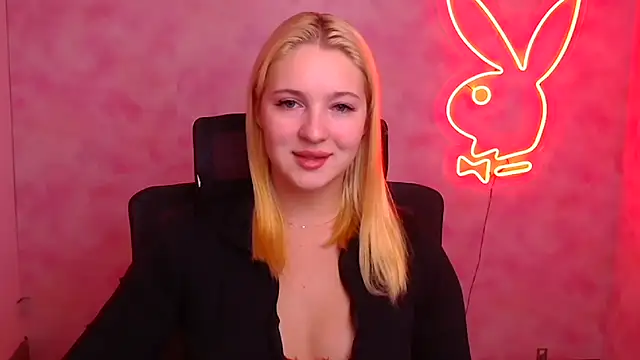 Snapshot of Milka_kiss_ chatting on 10-06-25, 06:03 Milka kiss online show from 10-06-25, 06:03