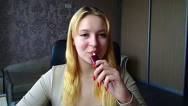 Snapshot of Milka_kiss_ chatting on 05-20-26, 07:05 Milka kiss online show from 05-20-26, 07:05