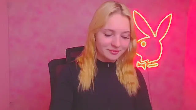 Snapshot of Milka_kiss_ chatting on 10-20-25, 05:53 Milka kiss online show from 10-20-25, 05:53