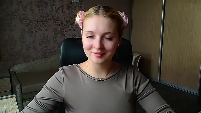 Snapshot of Milka_kiss_ chatting on 05-11-26, 04:04 Milka kiss online show from 05-11-26, 04:04
