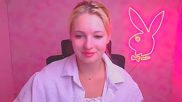 Snapshot of Milka_kiss_ chatting on 09-15-25, 06:03 Milka kiss online show from 09-15-25, 06:03