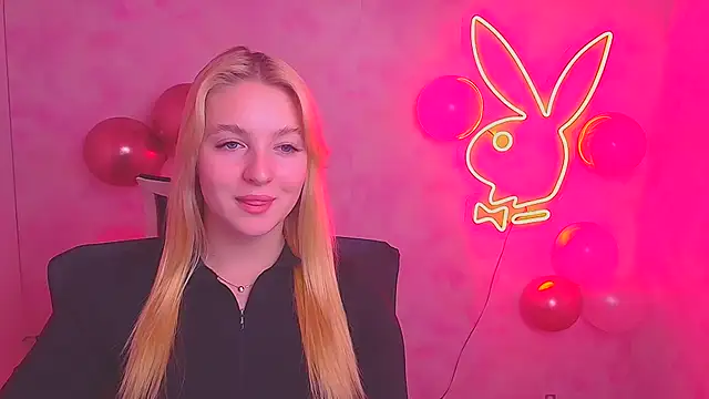 Snapshot of Milka_kiss_ chatting on 02-13-25, 03:56 Milka kiss online show from 02-13-25, 03:56