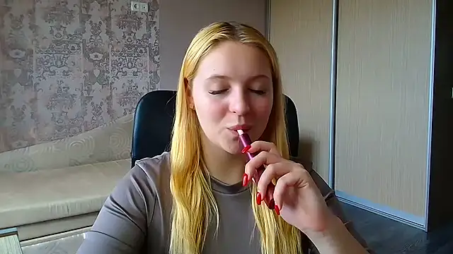 Snapshot of Milka_kiss_ chatting on 06-27-26, 12:22 Milka kiss online show from 06-27-26, 12:22