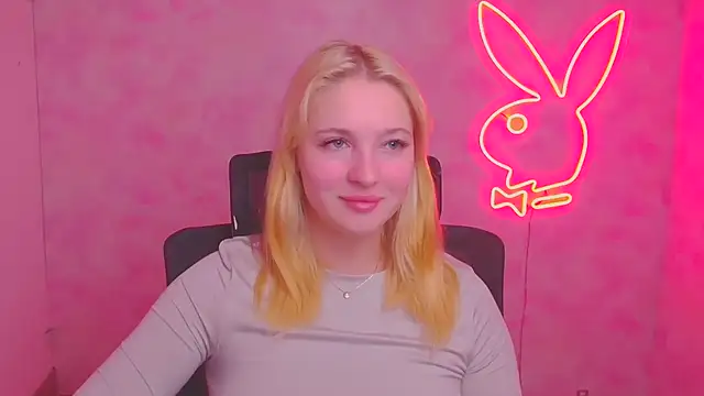 Snapshot of Milka_kiss_ chatting on 10-08-25, 05:42 Milka kiss online show from 10-08-25, 05:42