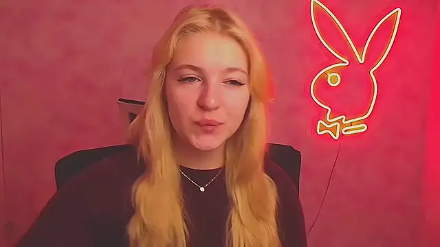 Snapshot of Milka_kiss_ chatting on 03-15-25, 06:58 Milka kiss online show from 03-15-25, 06:58