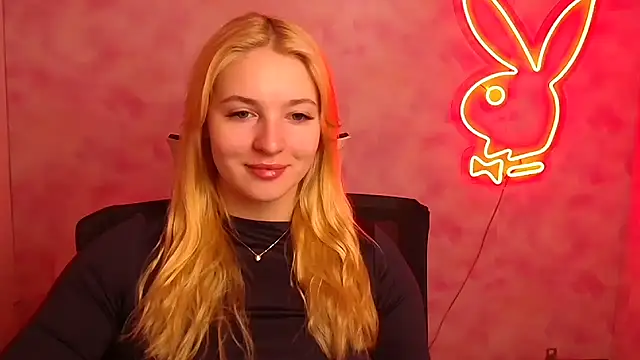 Snapshot of Milka_kiss_ chatting on 03-23-25, 06:58 Milka kiss online show from 03-23-25, 06:58