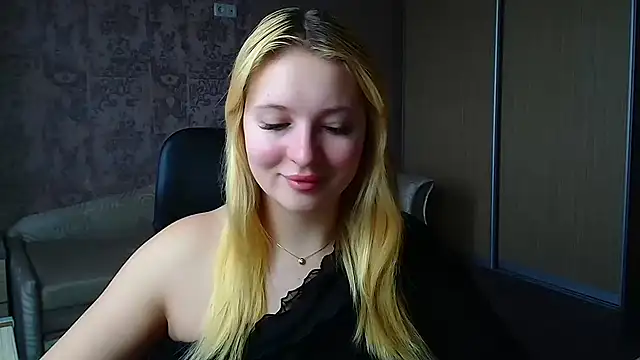 Snapshot of Milka_kiss_ chatting on 05-15-26, 09:29 Milka kiss online show from 05-15-26, 09:29