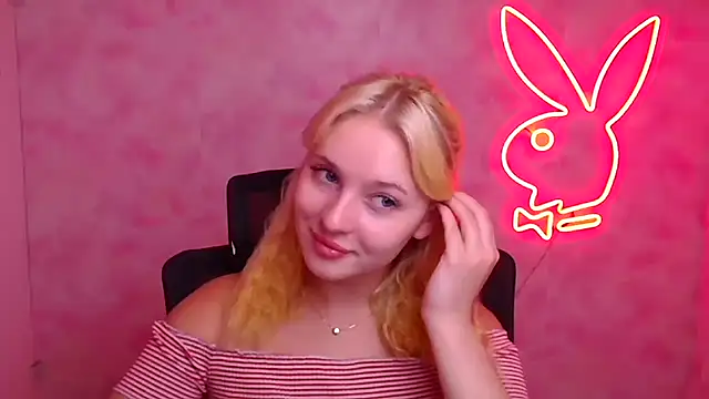 Snapshot of Milka_kiss_ chatting on 09-27-25, 11:16 Milka kiss online show from 09-27-25, 11:16