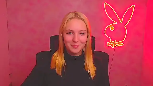 Snapshot of Milka_kiss_ chatting on 10-02-25, 01:25 Milka kiss online show from 10-02-25, 01:25