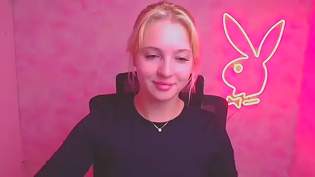 Snapshot of Milka_kiss_ chatting on 09-20-25, 11:15 Milka kiss online show from 09-20-25, 11:15
